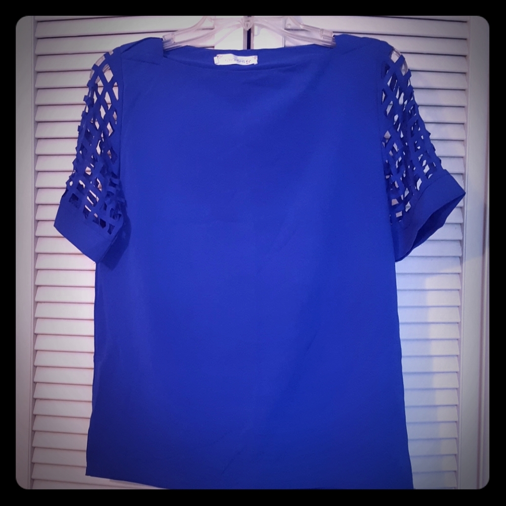 5/$25 FINAL PRICE Geometric sleeve shirt